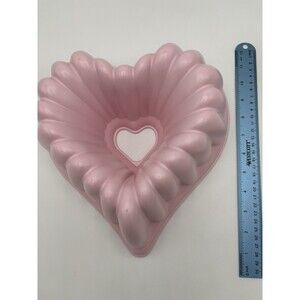 Paris Hilton Premium Nonstick Heart Shaped Fluted Pan, Dishwasher Safe, 9.5-in